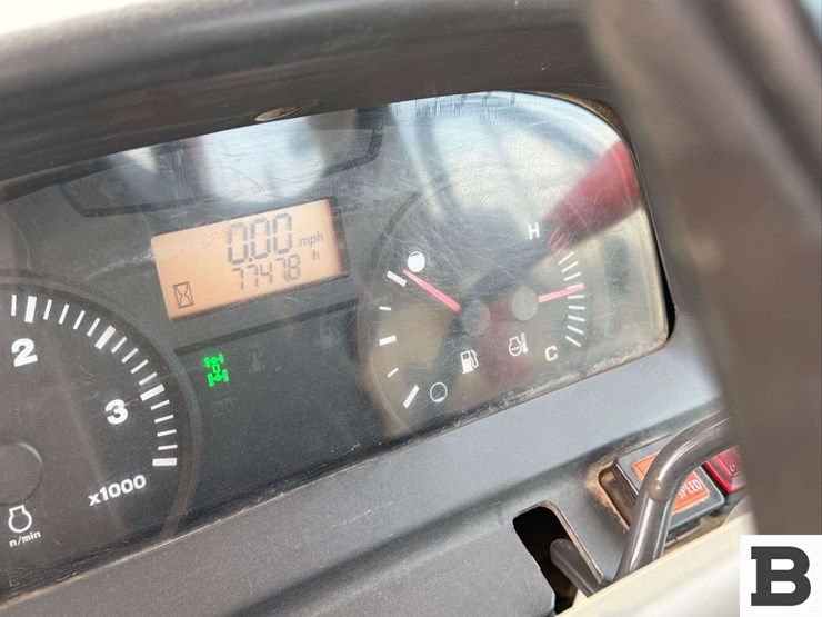 2014-kubota-m8540hd-image-29