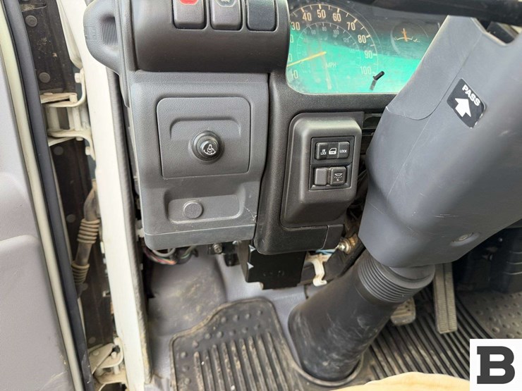 2007-isuzu-npr-image-25