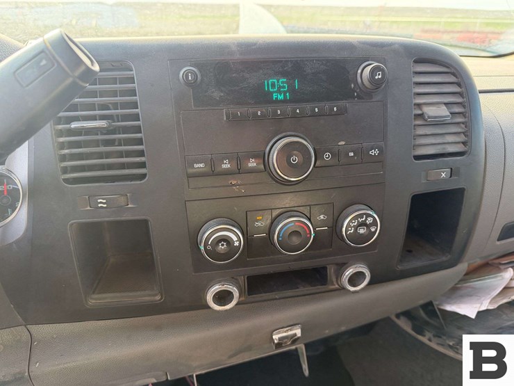 2010-chevrolet-silverado-3500-image-30