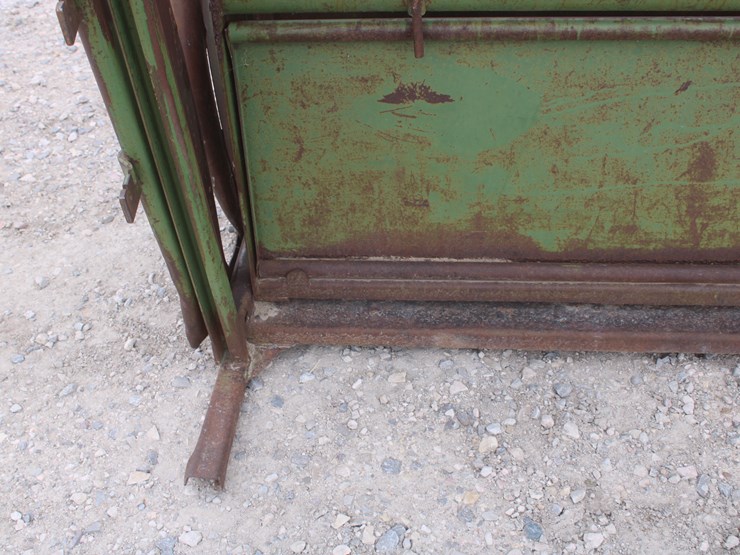 #2089-•-powder-river-squeeze-chute-with-head-gate-image-10