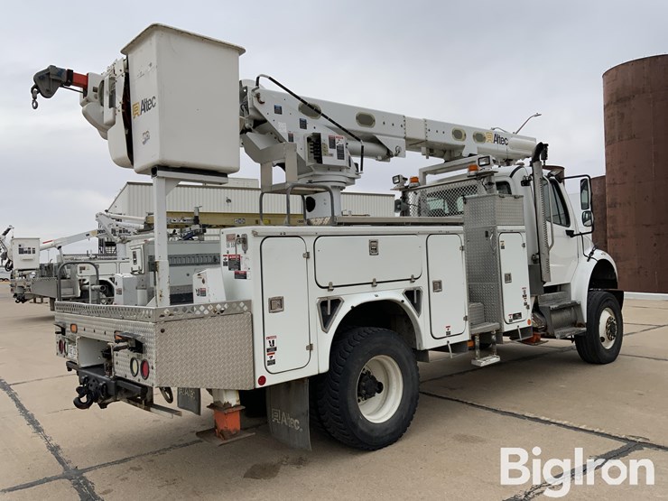 2009-freightliner-m2-106-image-5