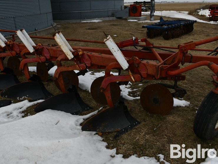 international-720-image-9