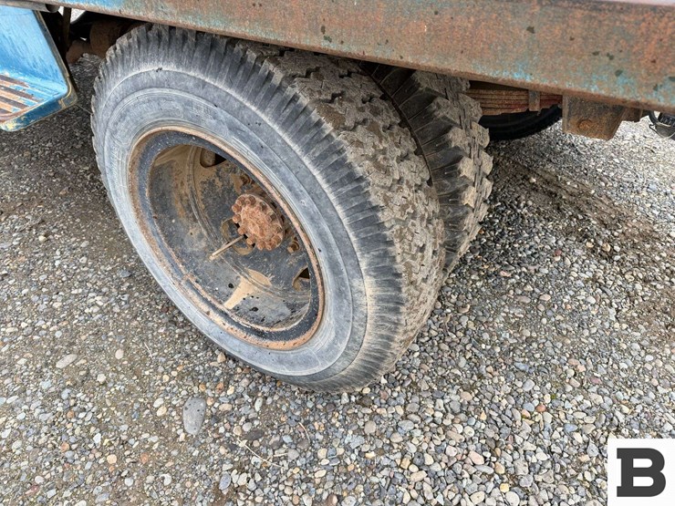 1990-ford-f700-image-12