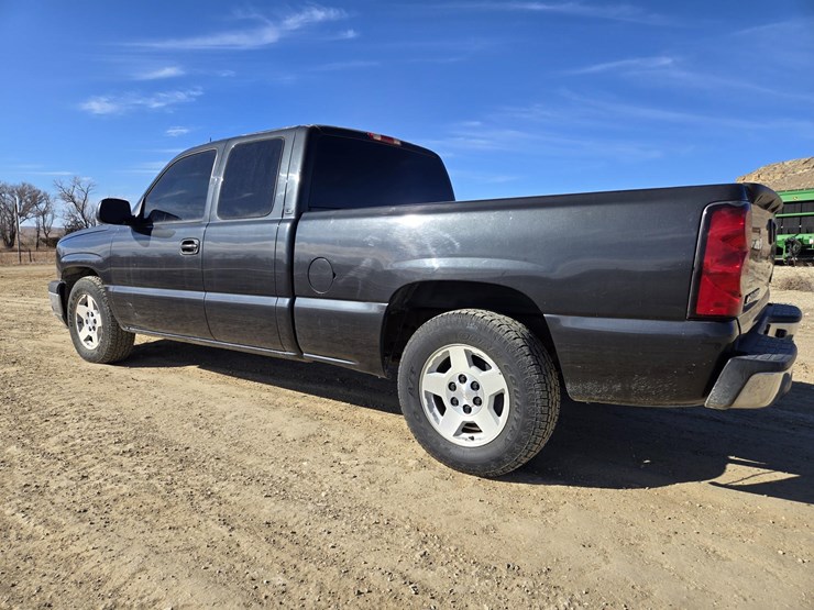 2005-chevrolet-silverado-1500-image-1