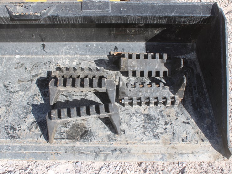 john-deere-325-image-10