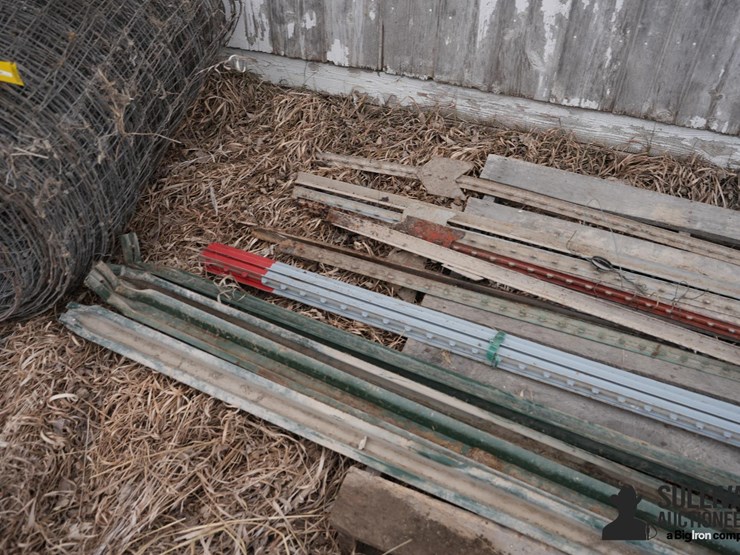 pallet-of-fencing-items-image-2