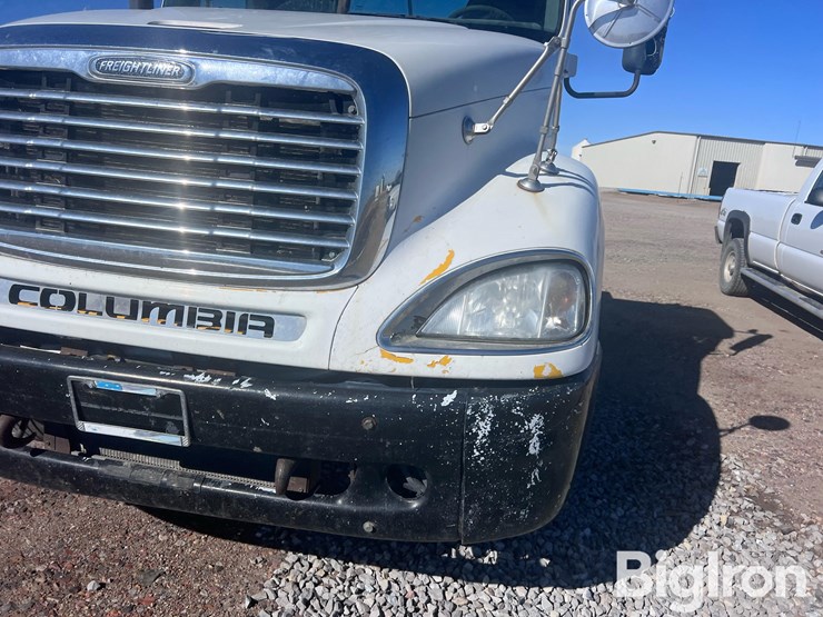 2006-freightliner-columbia-120-image-16