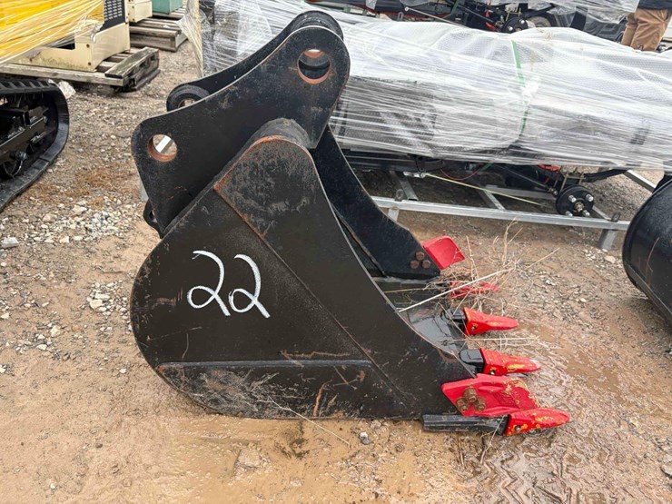 24"-john-deere-backhoe-bucket-with-side-cutters-image-2