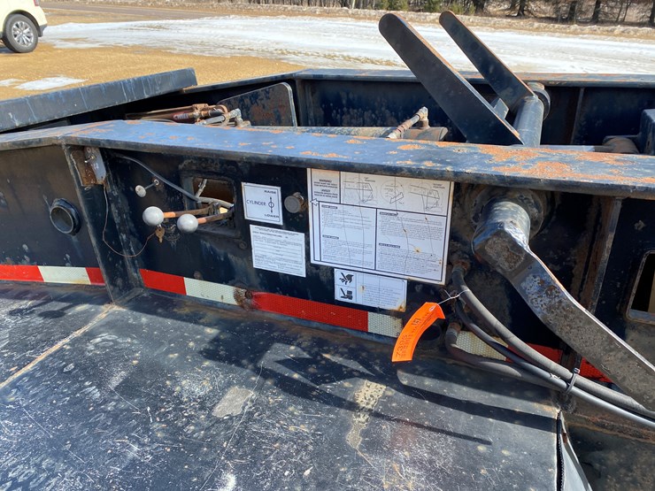 #1100-•-2010-witzco-rg-50-tri-axle-lowboy-semi-trailer-(has-wi-title)-(colfax,-wi)-image-30