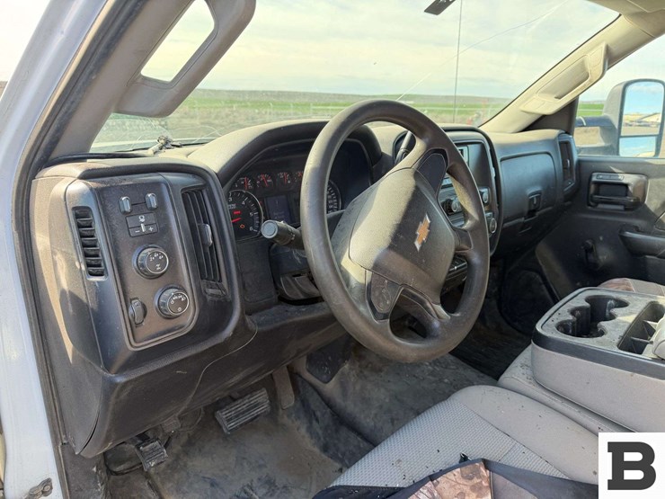 2015-chevrolet-silverado-3500-image-25