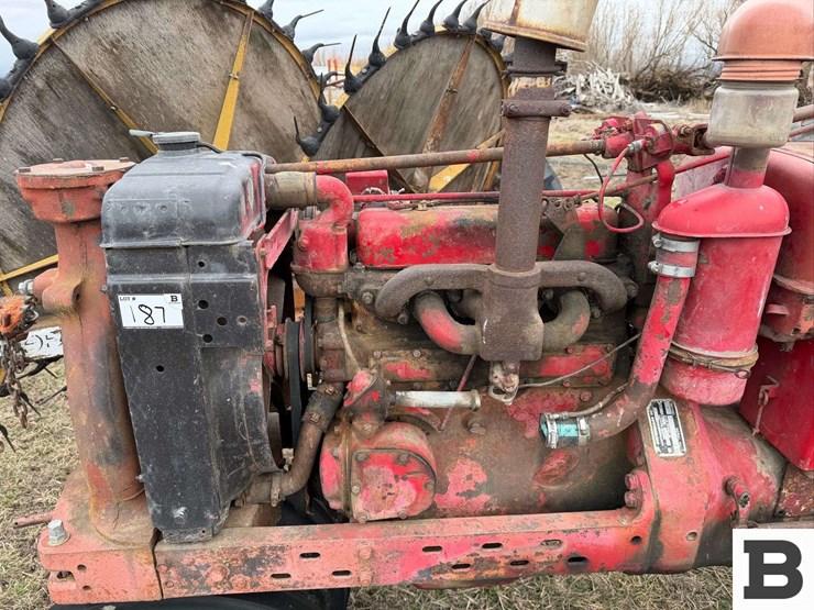 international-harvester-h-tractor-image-8