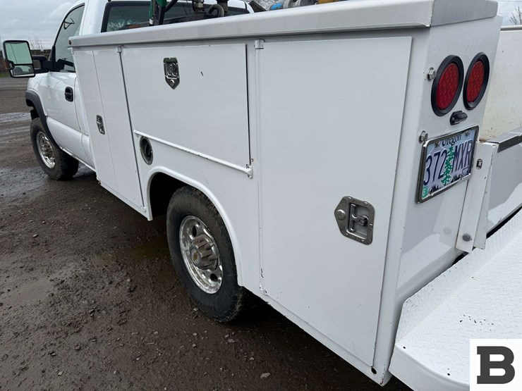 2002-chevrolet-silverado-2500-image-18