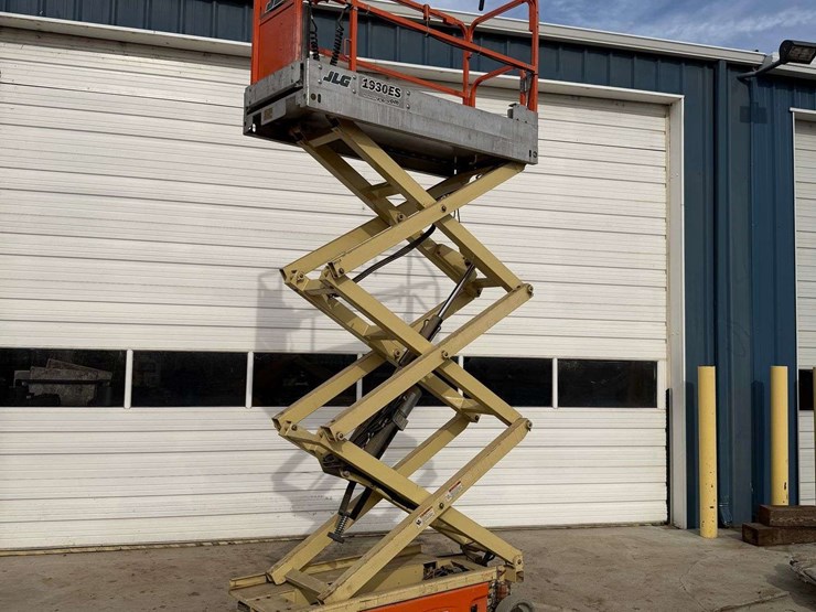 2011-jlg-1930es-image-24