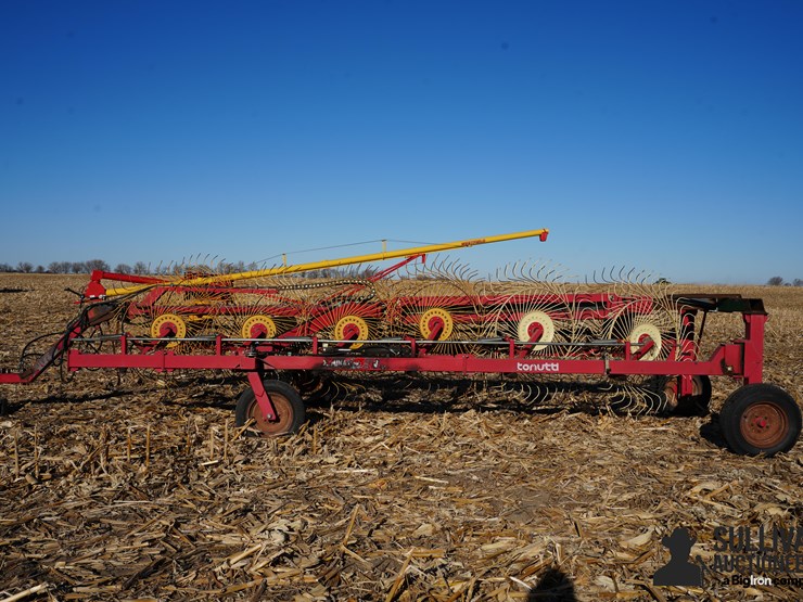 tonutti-12-wheel-hay-rake-image-8