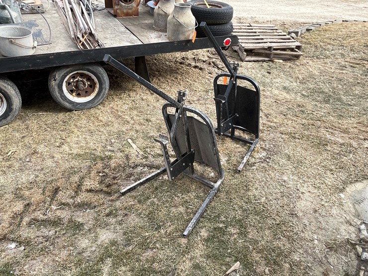 #7257-•-(2)-polaris-snowmobile-jack-stands-image-4