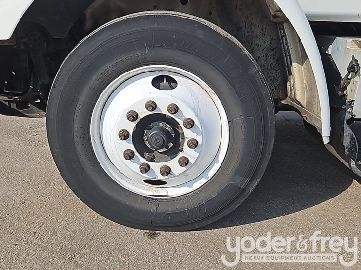 2017-international-8600-image-8