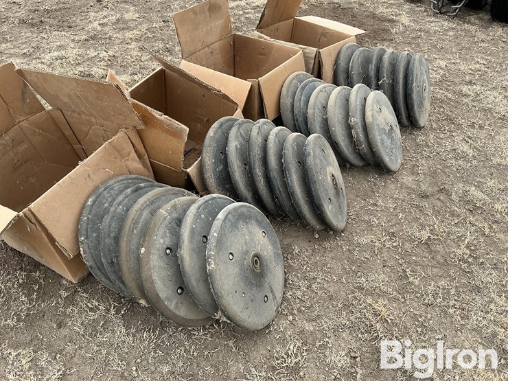 john-deere-oem-rubber-closing-wheels-image-3