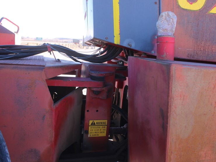 1980-versatile-875-image-55