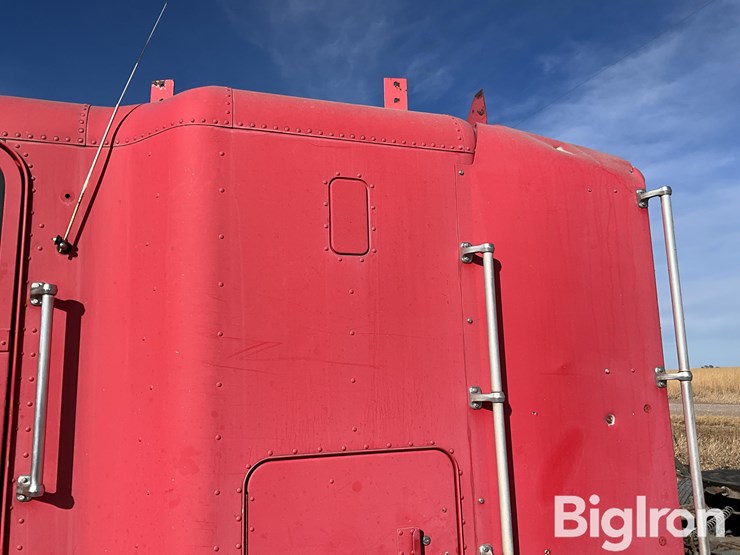 1992-freightliner-fld120-image-19