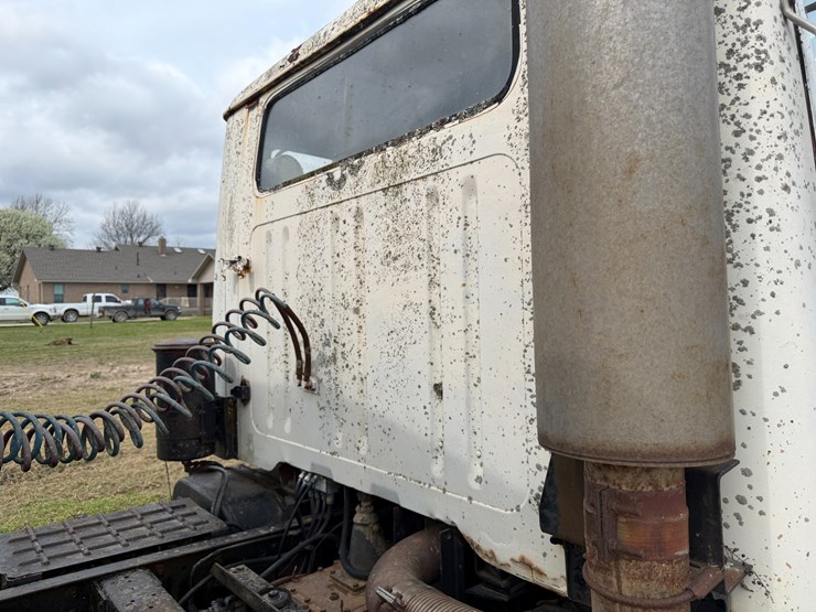 #41247-•-inop-1978-international-f-2275-daycab-truck-image-37