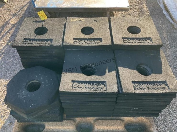 pallet-of-rubber-sign-bases-image-3