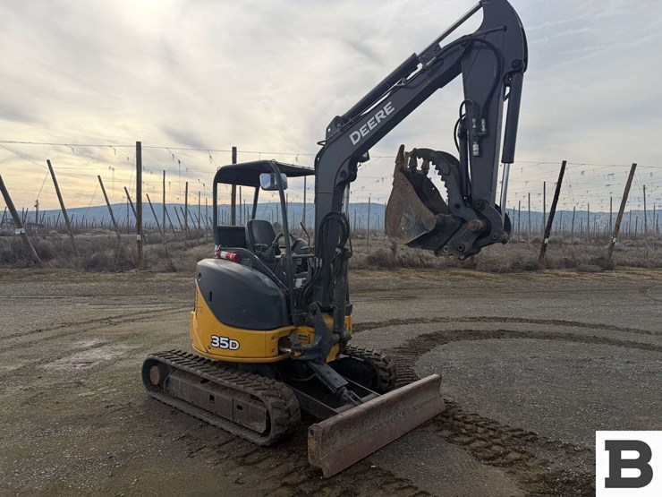 2012-deere-35d-image-7