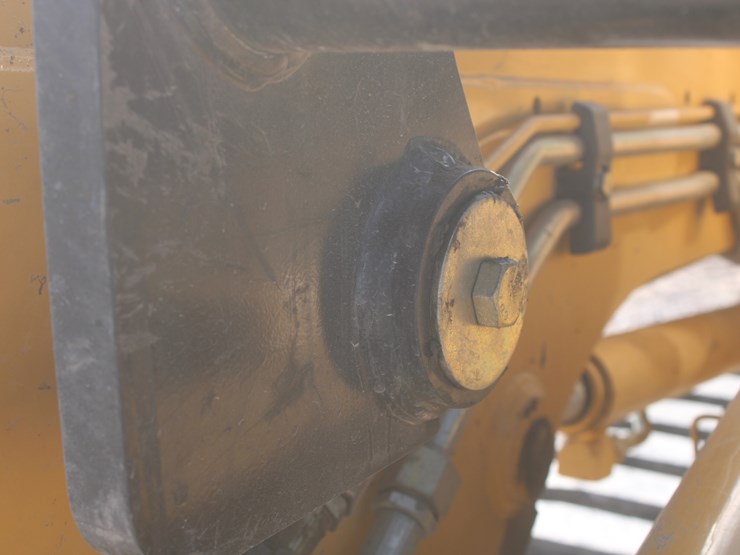 john-deere-325-image-24