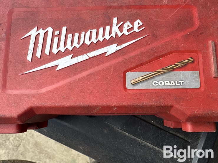 skid-of-milwaukee-power-tools-image-12