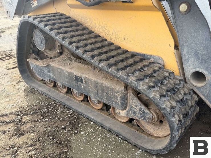 2010-john-deere-329d-image-27