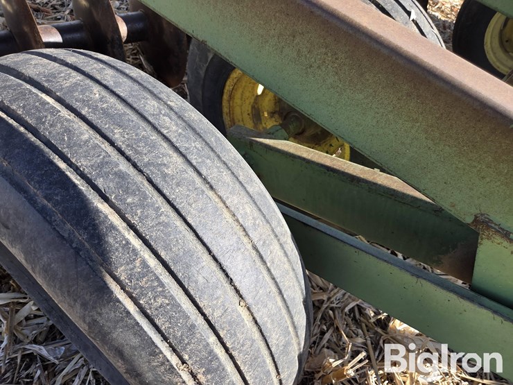 john-deere-230-image-18