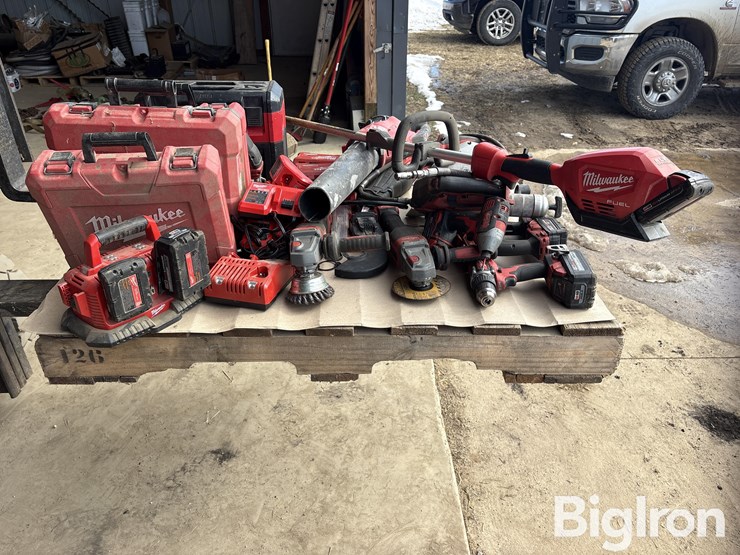 skid-of-milwaukee-power-tools-image-4