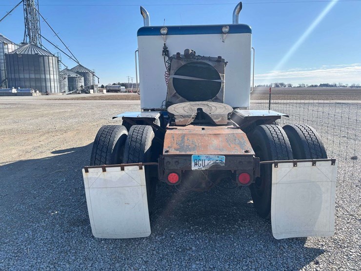 1982-peterbilt-389-image-7