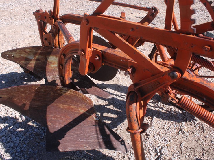 #2041-•-case-2-bottom-plow-image-8