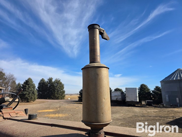 1965-international-656-image-9