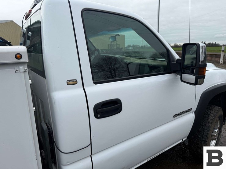 2002-chevrolet-silverado-2500-image-33