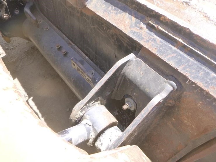 2013-caterpillar-262c2-image-11