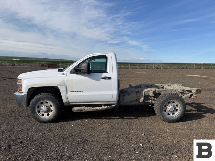 2018-chevrolet-silverado-3500-image-2