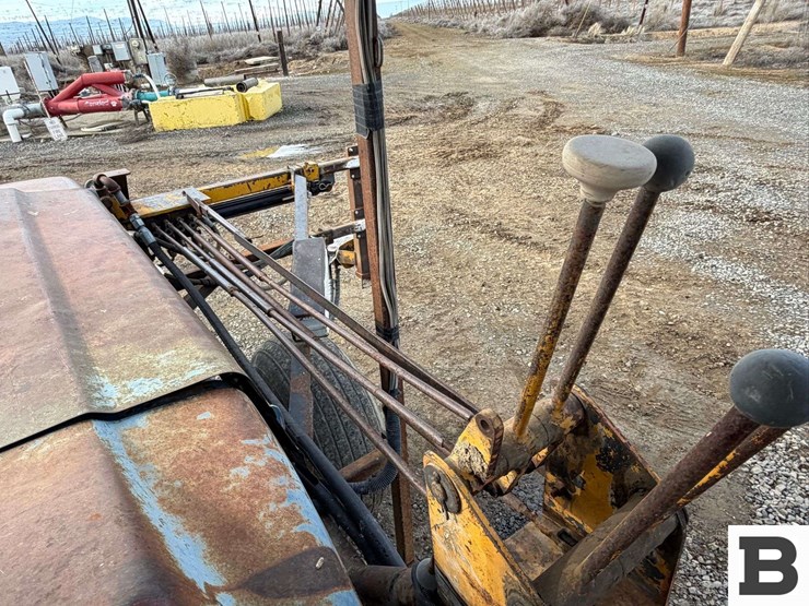 1977-ford-5600-image-36