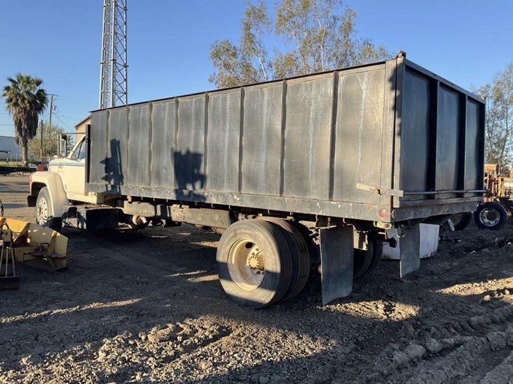 1985-ford-700-image-4