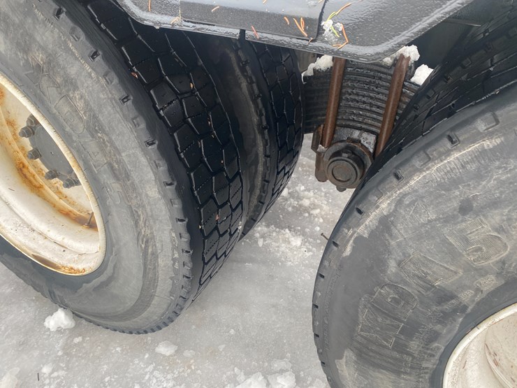 #1145-•-2009-mack-gu713-semi-tractor-(has-wi-title)-(mosinee,-wi)-image-68