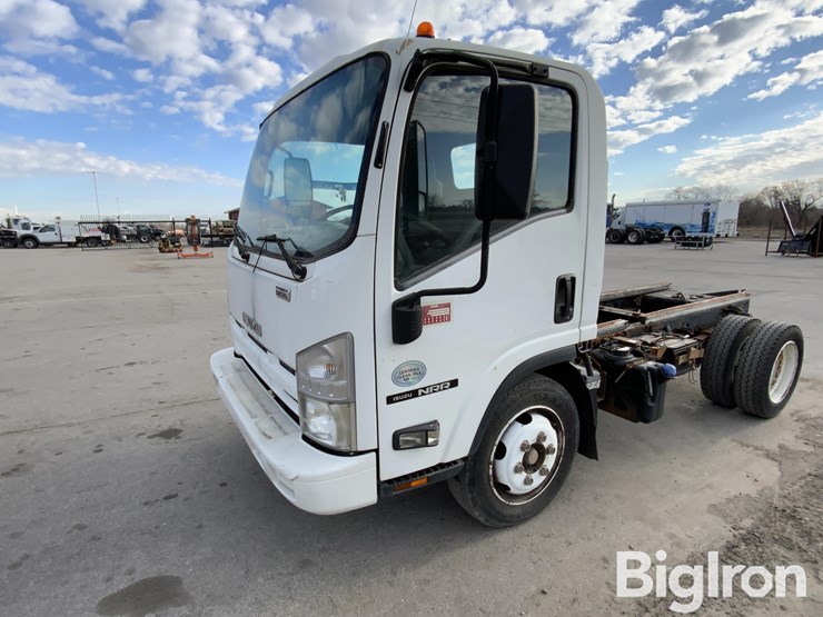 2011-isuzu-nrr-image-11