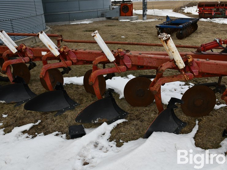 international-720-image-10