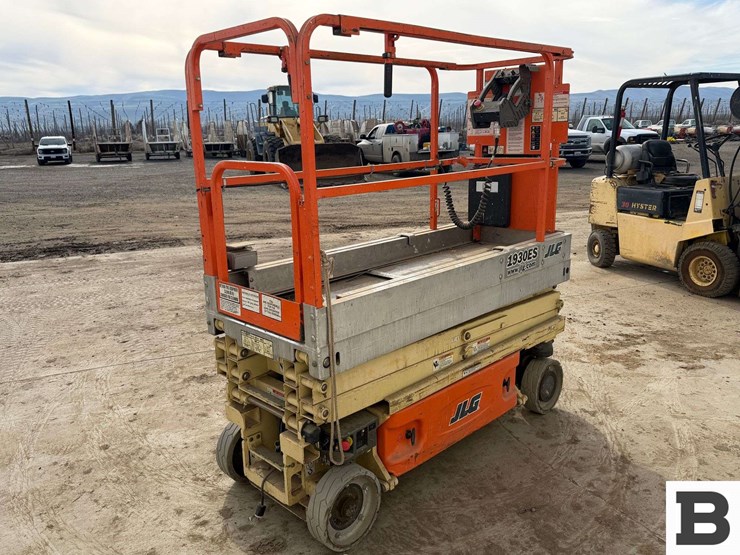 2011-jlg-1930es-image-7