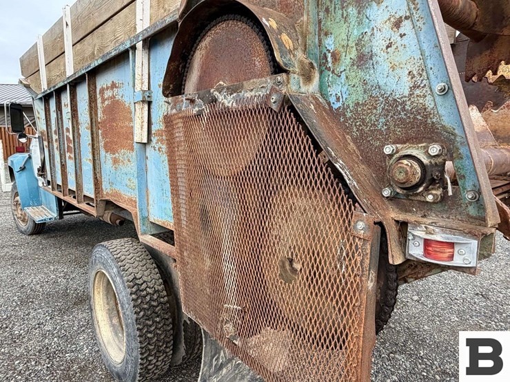 1990-ford-f700-image-17