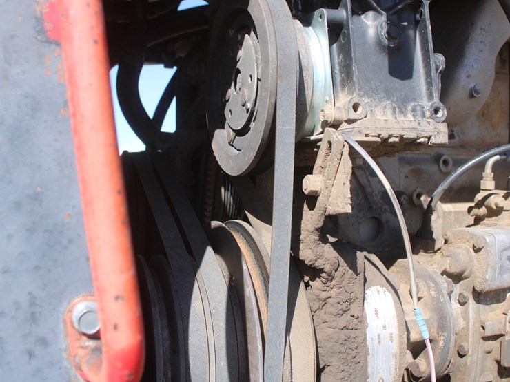 1980-versatile-875-image-19