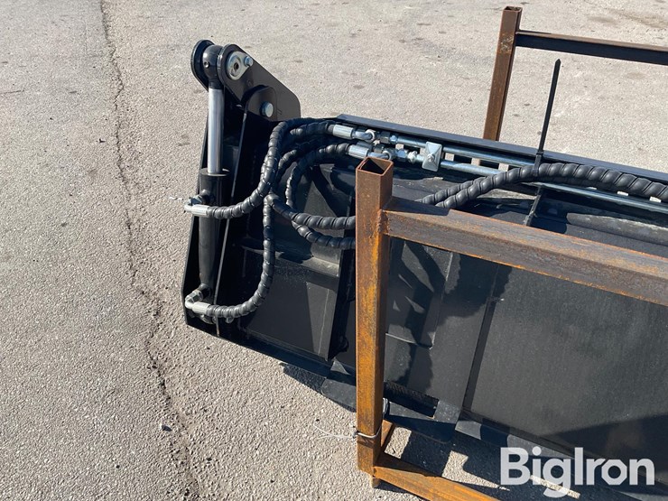 2025-massey-ferguson-730-image-16