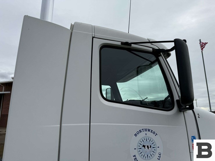 2001-volvo-vnl-tractor-truck---albany,-or-image-33