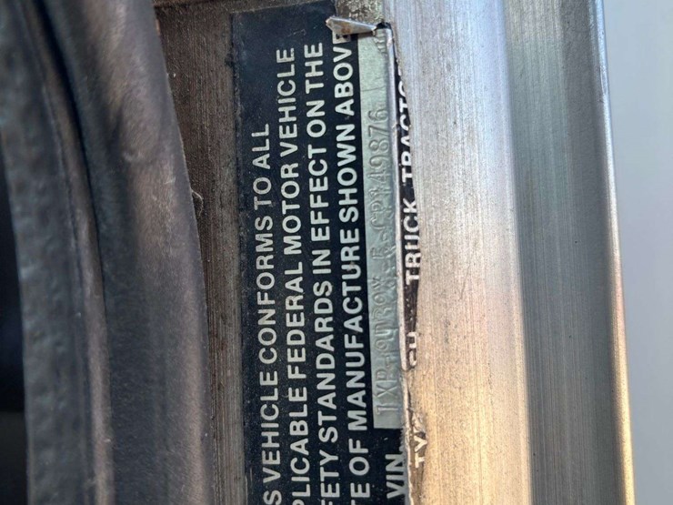 1982-peterbilt-389-image-14