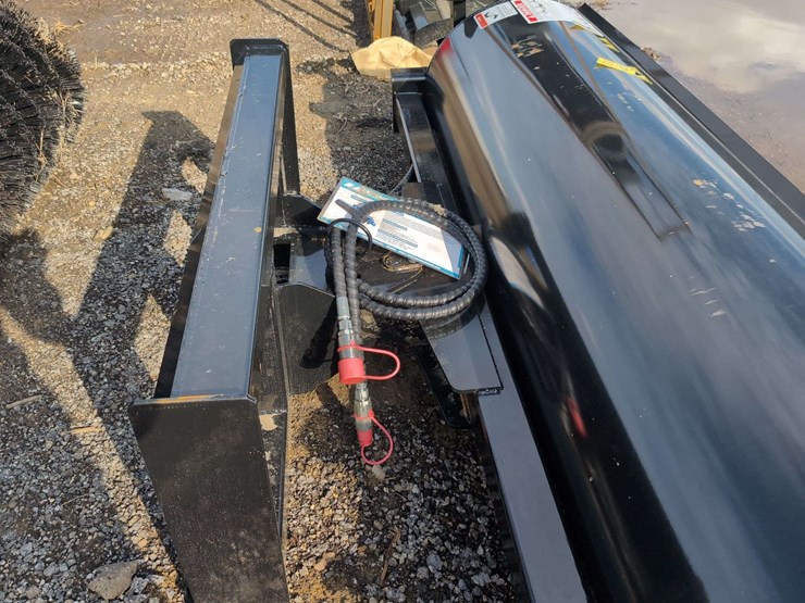 (1)-agrotk-mower-king-skid-steer-rotary-angle-broom---ssab-72-image-3