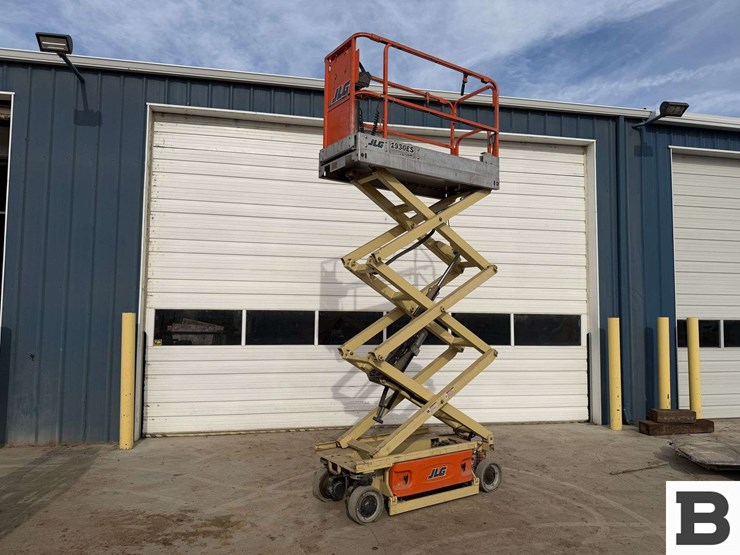 2011-jlg-1930es-image-25